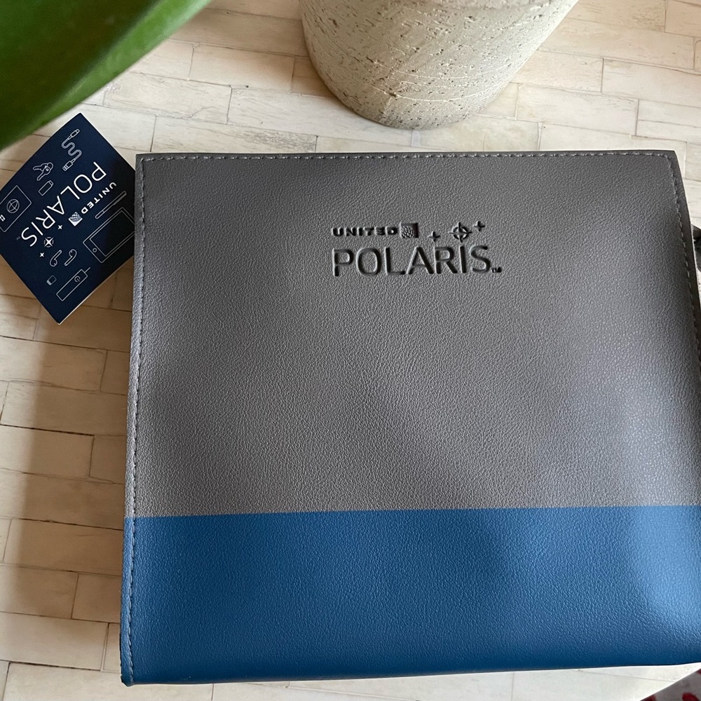 🎈SOLD🎈 SEALED United Airlines x Polaris First Class Travel kit NWT Sunday Riley
